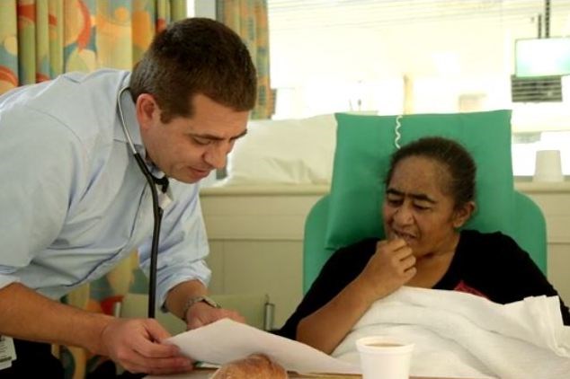 Doctor talks to patient in bed about her dialysis plan