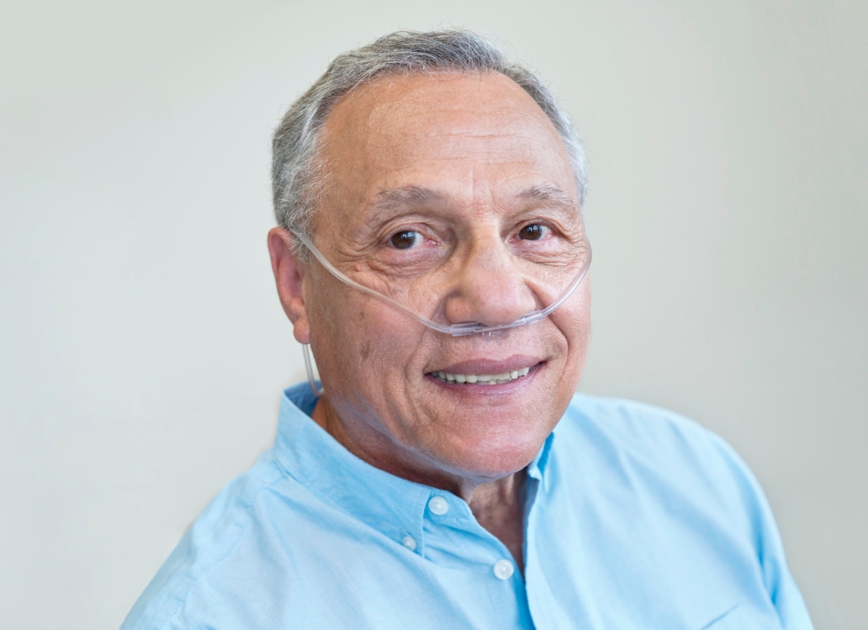 Older man with nasal cannulae 